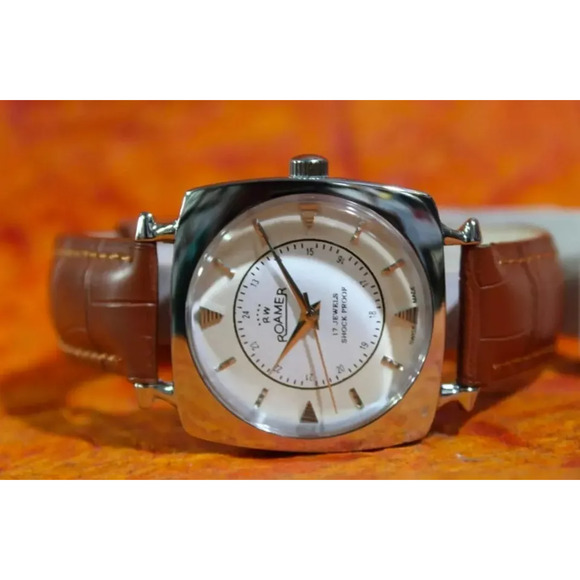 Vintage 1977 Roamer Manual Mens Silver Watch W/Leather Strap & White accents - Picture 4 of 5